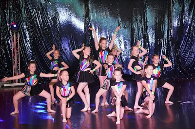 HAND to HAND - Szkoła Tańca w Warszawie